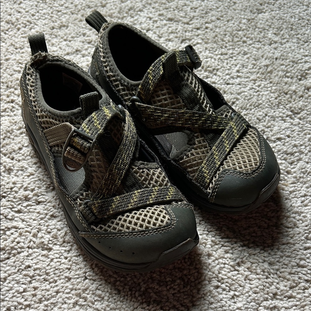 Kids' Chaco Green and Black Outdoor Shoes size 1